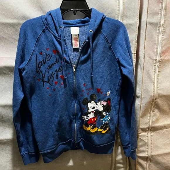 Disney | Tops | Disneys Mickey And Minnie Mouse Sweatshirt W